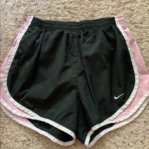 Nike tempo short
